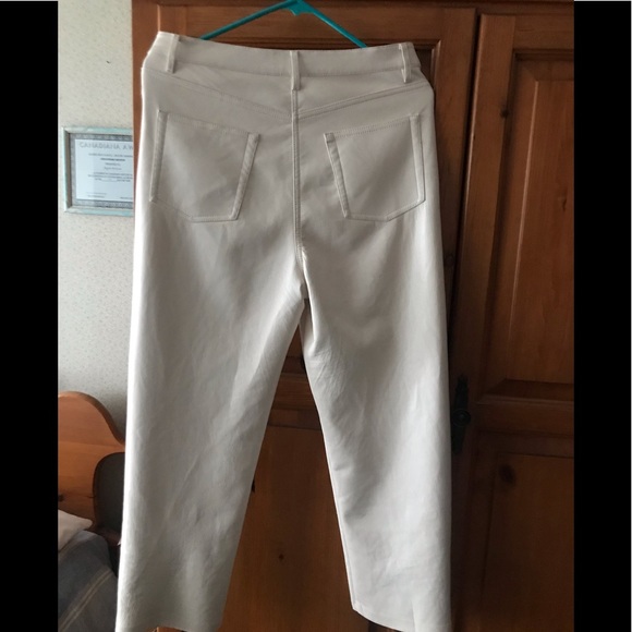 Melina cropped vegan leather in light Burch - Picture 5 of 5